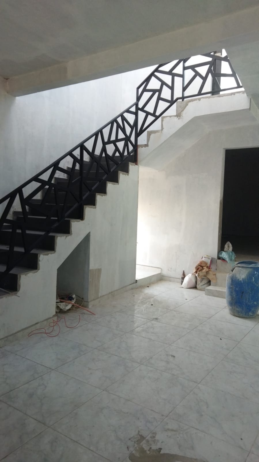 Escalera metálica con diseño 2